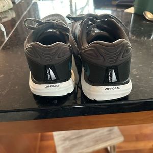 Topo Athletic Magnifly sneakers